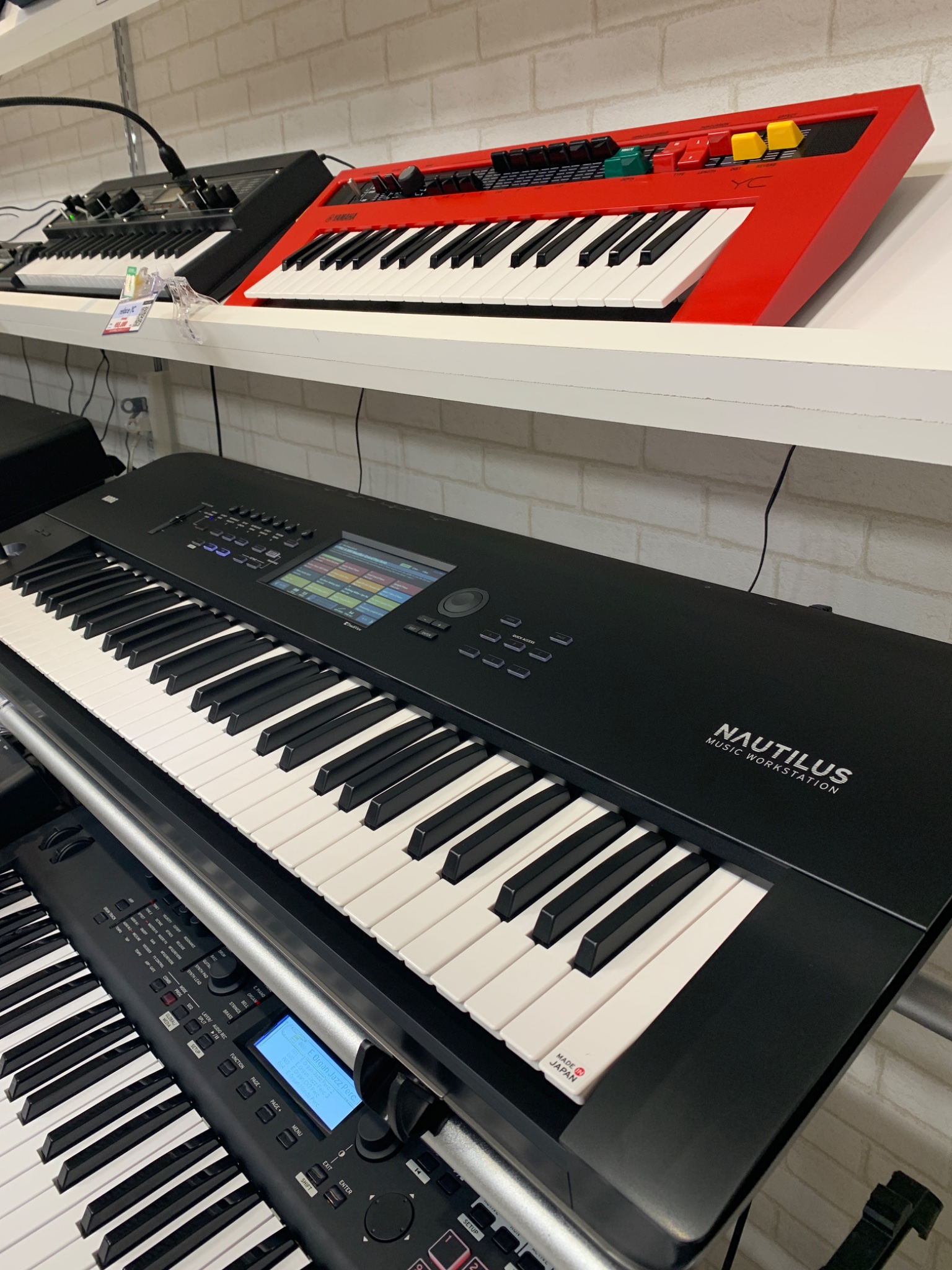 鍵盤楽器 centrevillage ECQ ESI Xsynth | 超薄型の25鍵ポリアフタータッチ対応シンセ