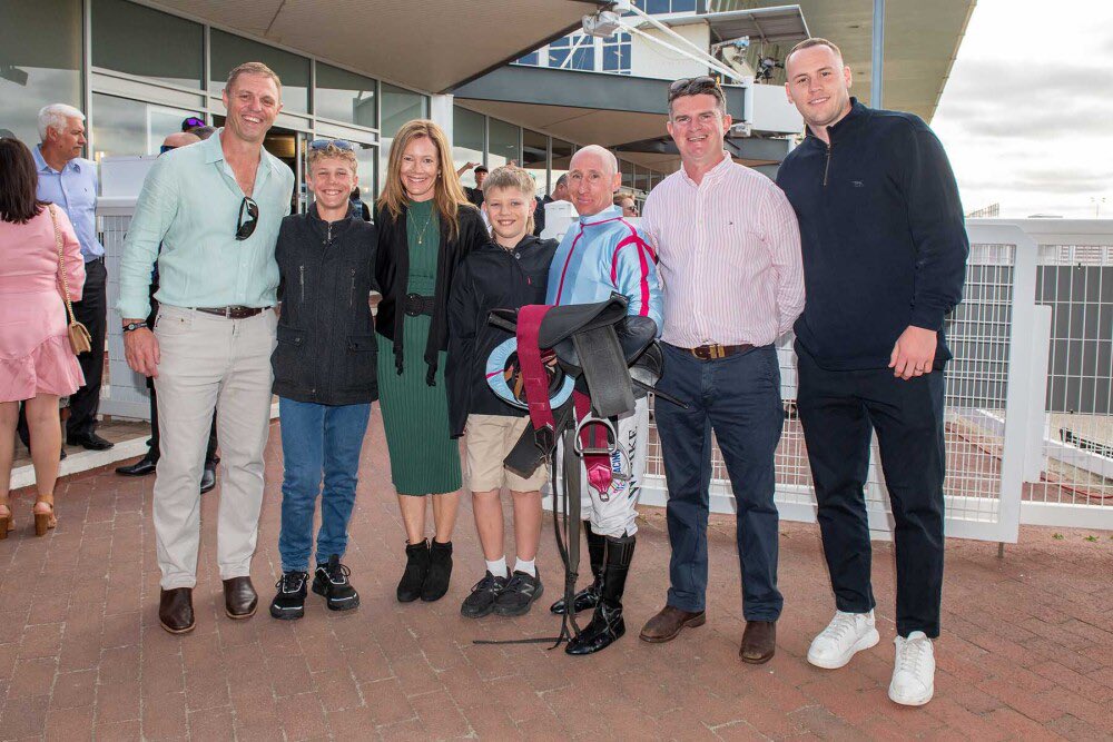 Fernie_Racing's tweet photo. Happy owners make for good Saturdays!!
I Love Your Smile goes back to back giving the yard a double at #BelmontPark!
Congratulations all involved ๐ช
#FernieRacing ๐ธ: Western Racepix https://t.co/cBdKWeYubg