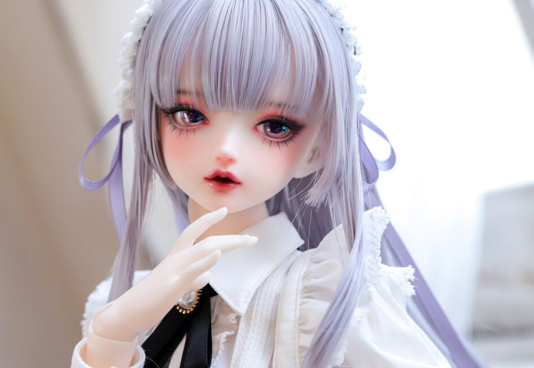 「ビビアンみたいなドールちゃんみつけちゃった お洋服アレンジしたらビビアンなのでは」|タカイエのイラスト