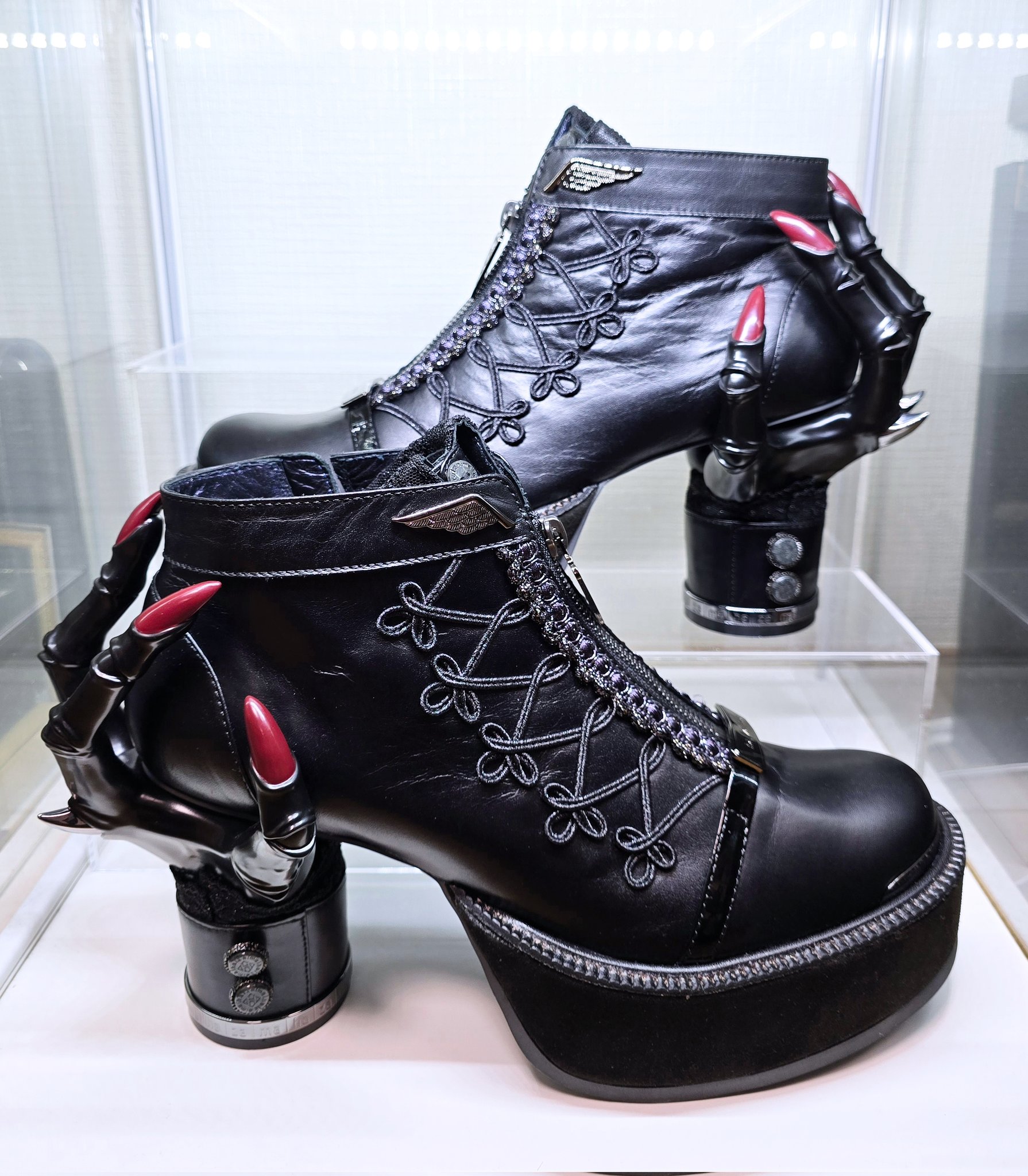 堕ちゆく天命のヒールブーツ black×black 堕ちゆく天命のヒールブーツ black×black