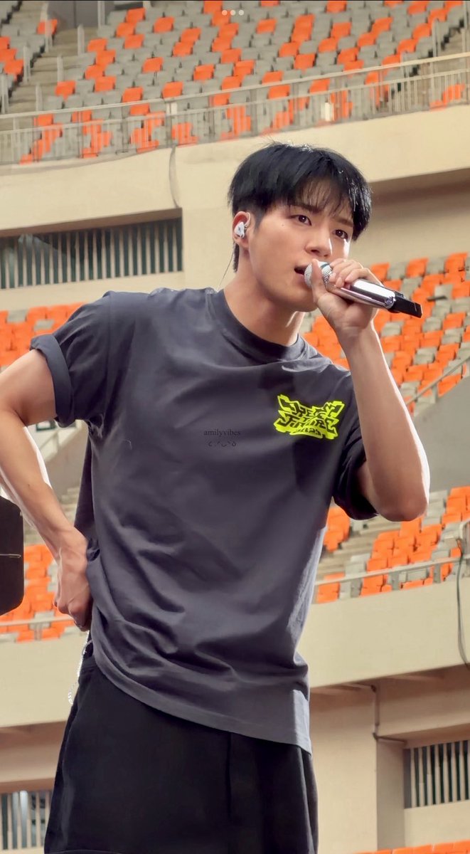 โอ๊ยยยยย หล่อมากกกกก สะใจป้าว่ะ ไม่เห้นนานหรือเพราะอะไร ฮือๆๆๆๆๆ
