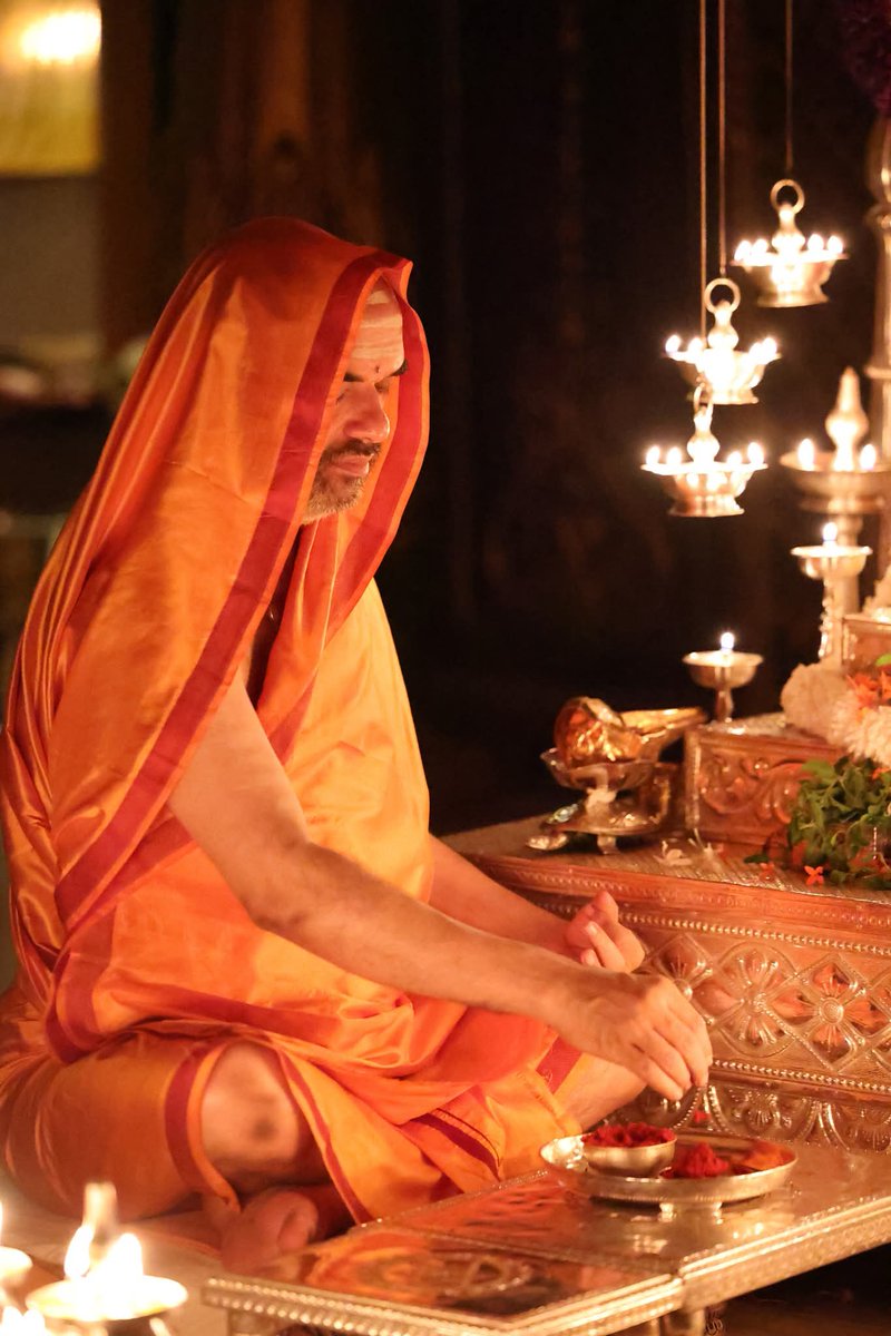 Sri RamachandrapuraMatha 🕉️ (@shankarapeetha) on Twitter photo ವಿಶ್ವಾವಸು ಸಂವತ್ಸರದ #ನವರಾತ್ರ_ನಮಸ್ಯಾ - ದಿನ 5
ನವರಾತ್ರಿಯ ಪರ್ವಕಾಲದಲ್ಲಿ ಶ್ರೀರಾಮಚಂದ್ರಾಪುರಮಠದ ಪ್ರಧಾನ ದೇವತೆಗಳಲ್ಲೊಂದಾದ ಶ್ರೀರಾಜರಾಜೇಶ್ವರಿಯ ಮಹಾಸಮಾರಾಧನೆ
📍ಶ್ರೀರಾಘವೇಶ್ವರ ಭವನ, ಸಾಗರ
26-09-2025
#ನವರಾತ್ರ_ನಮಸ್ಯಾ #NavaratraNamasya #ನವರಾತ್ರಿ #ದಸರಾ #ಸಾಗರ #Navaratri #Navratri #Navaratra #Namasya ವಿಶ್ವಾವಸು ಸಂವತ್ಸರದ #ನವರಾತ್ರ_ನಮಸ್ಯಾ - ದಿನ 5
ನವರಾತ್ರಿಯ ಪರ್ವಕಾಲದಲ್ಲಿ ಶ್ರೀರಾಮಚಂದ್ರಾಪುರಮಠದ ಪ್ರಧಾನ ದೇವತೆಗಳಲ್ಲೊಂದಾದ ಶ್ರೀರಾಜರಾಜೇಶ್ವರಿಯ ಮಹಾಸಮಾರಾಧನೆ
📍ಶ್ರೀರಾಘವೇಶ್ವರ ಭವನ, ಸಾಗರ
26-09-2025
#ನವರಾತ್ರ_ನಮಸ್ಯಾ #NavaratraNamasya #ನವರಾತ್ರಿ #ದಸರಾ #ಸಾಗರ #Navaratri #Navratri #Navaratra #Namasya