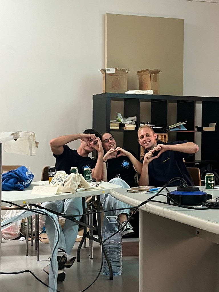 #manairesfacts

<a href="/xoriguersudg/">Xoriguers de la UdG</a> padrins, fins que l’alcohol ens separi💍