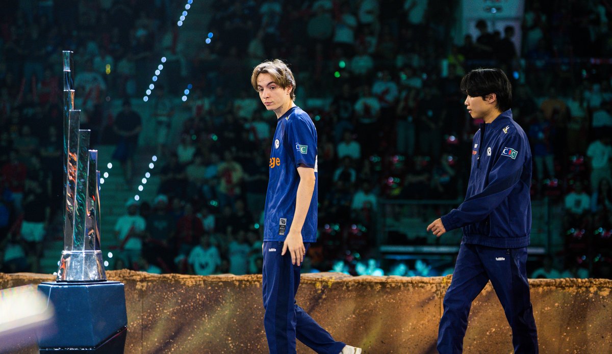 Paul_Dejala's tweet photo. « Tout ce qui peut être bénéfique pour le futur, je le ferai »

@CalisteLoL est revenu hier sur la défaite de la @KarmineCorp contre Fnatic aux portes des Worlds, point final d'une saison frustrante

Il revient aussi sur la saison, les hauts, les bas, et se projette déjà

⬇️ https://t.co/PX7RpdsUWO