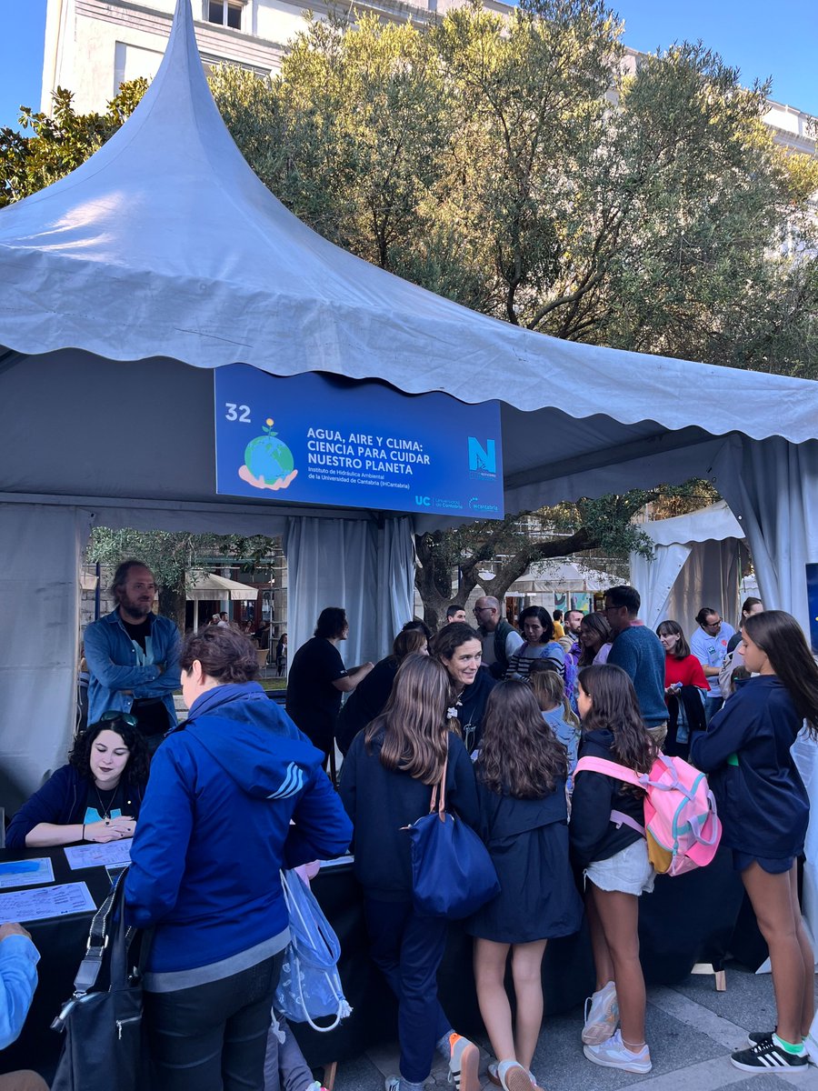 IHCantabria's tweet photo. 📢Gracias #teamIH y a quienes visitaron ayer nuestro stand, en la Plaza Pombo, donde contribuimos al fomento de la cultura científica, resaltando el aporte de la ciencia y el compromiso de @IHCantabria con la sociedad.
#teamIH!
👩🔬👨🔬 #NIGHTSpain
#EuropeanResearchersNight https://t.co/KGIqjCZfxI