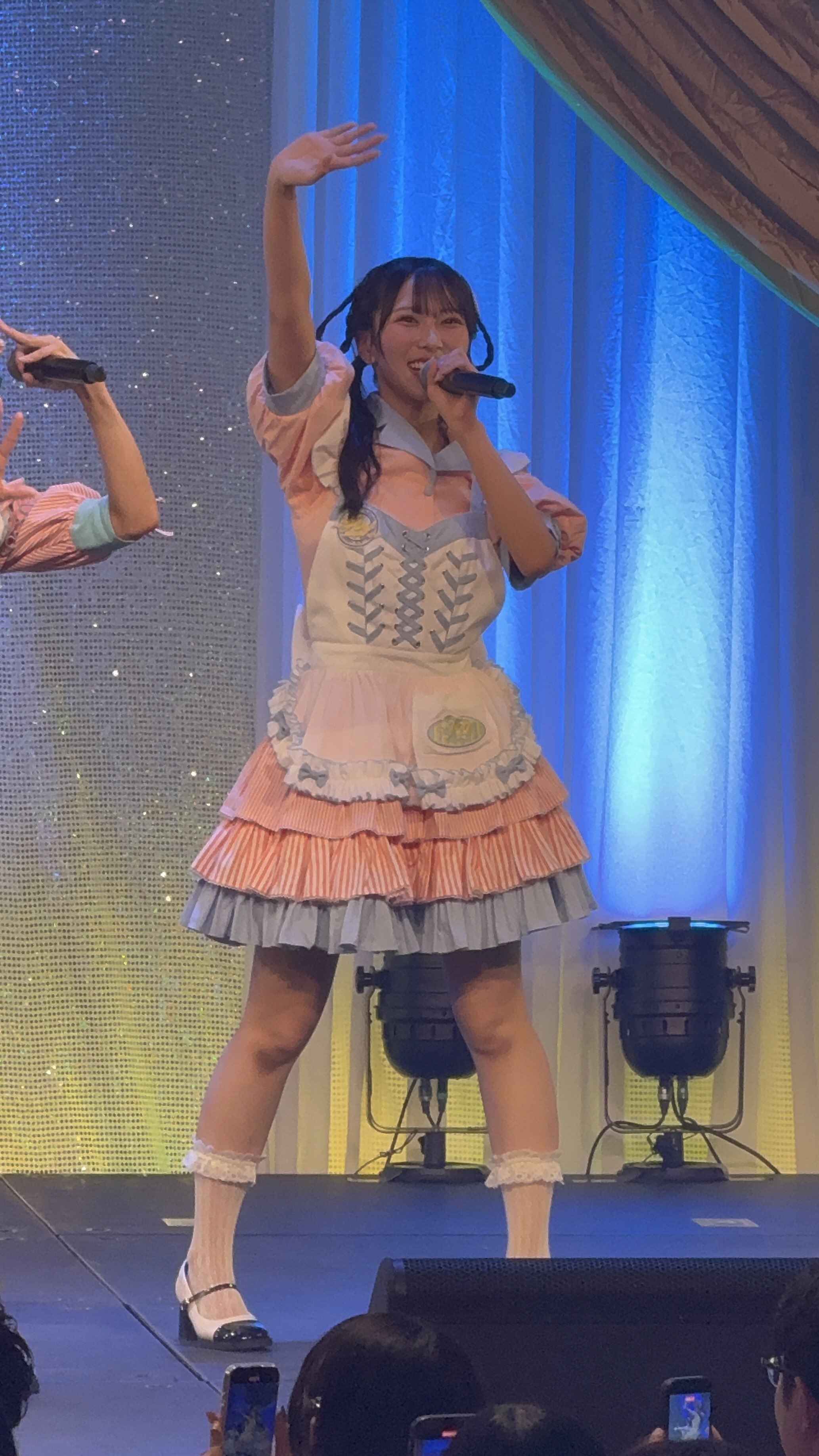 ≒JOY ニアジョイ 逢田珠里依 直筆サイン入りチェキ ≒JOY(ニアリーイコールジョイ) 1stシングル「体育館ディスコ