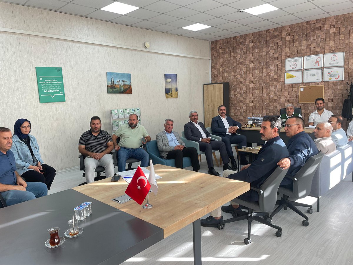 Şanlıurfa Büyükşehir Belediyesi, Sosyal Hizmetler ve Bağımlılıkla Mücadele komisyonu olarak Yeşilay Şanlıurfa Şube Başkanlığını ziyaret edip yetkililer ve uzmanlarla, sosyal medya bağımlılığı, sanal kumar bağımlılıkları konularında görüş alışverişinde bulunduk.