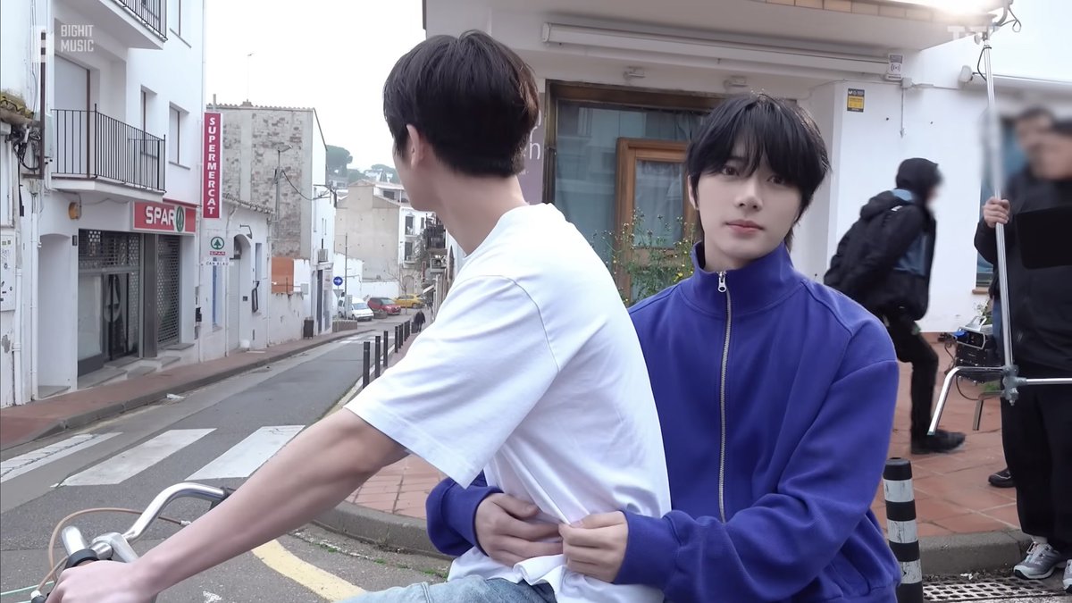0XTYUN's tweet photo. taehyun your belt is scared for his life but is also happy to be there https://t.co/0mdYptYucs