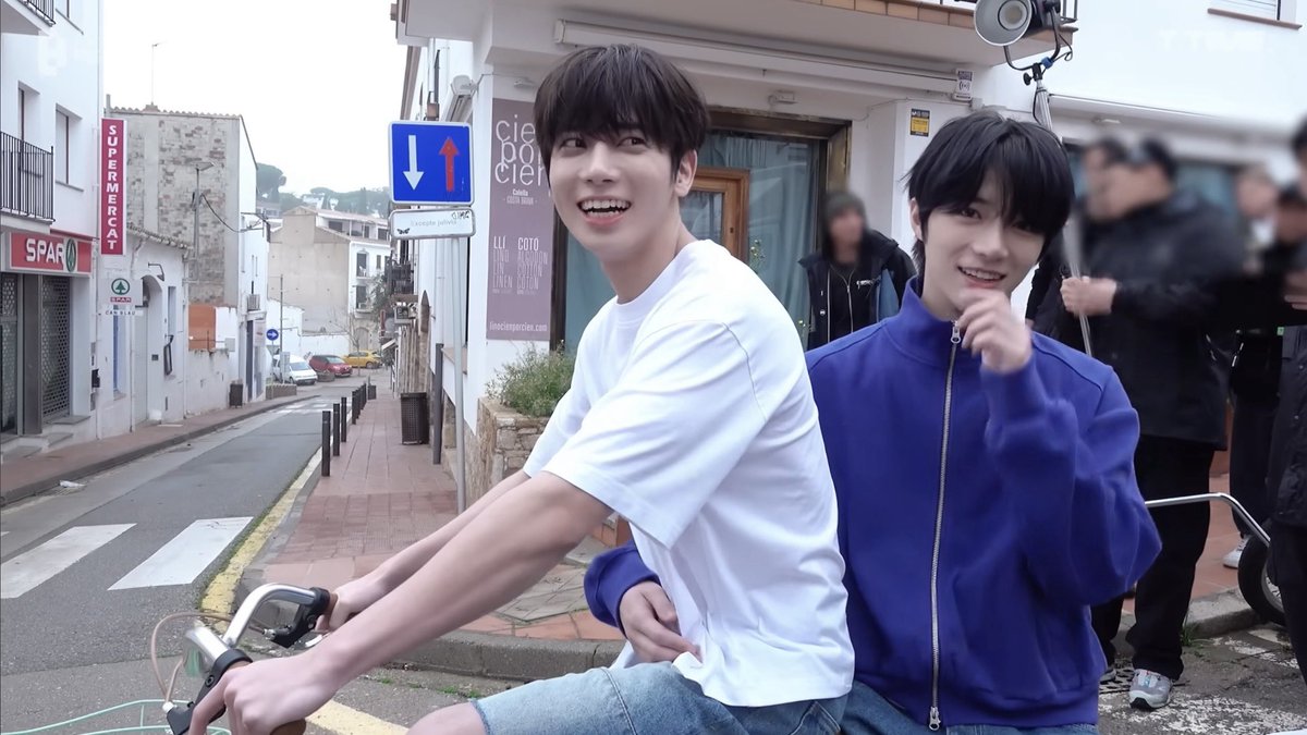 0XTYUN's tweet photo. taehyun your belt is scared for his life but is also happy to be there https://t.co/0mdYptYucs