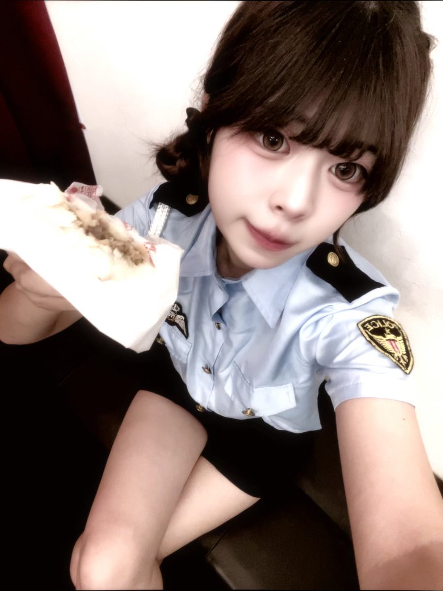 昨日に引き続いてめいめい巡査いるお

ラストポリス！と、！！！なんと！！

めいどり👶🏻🎀今日からお届けできます♡
飲んでくれなきな逮捕だぞ(∩^o^)⊃━☆ﾟ.*･｡

にくまんたべてた

#Dドール #めいど #コンカフェ