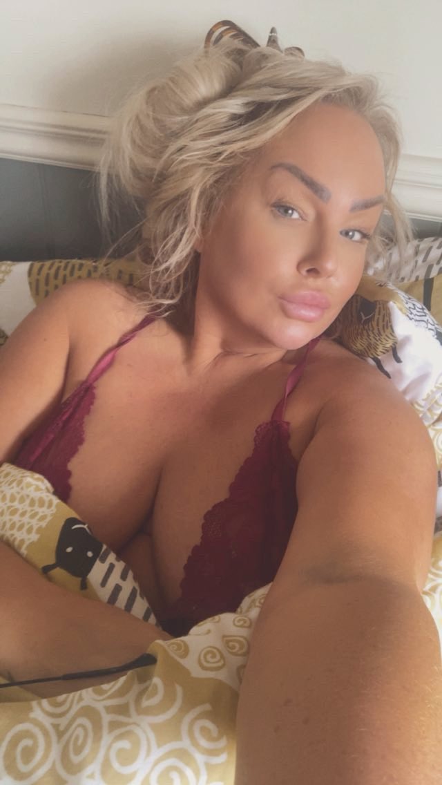 Lazy morning . Happy Saturday all 🙈