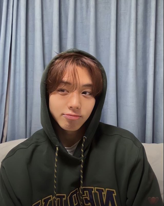 offsideash's tweet image. magandang gabi. ako pa rin ba?