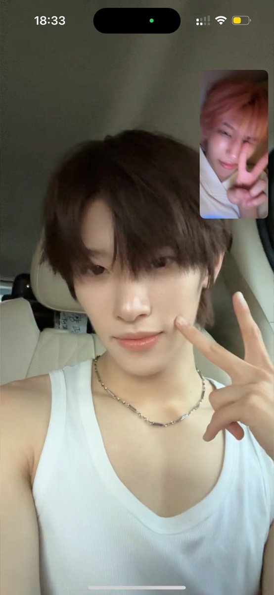 ain_thinking's tweet photo. 리즈하오 버블로 천카이원 셀카보내줌 아… https://t.co/OjHbaJZKMy