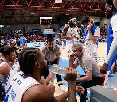 Año IV en los banquillos! 🏀
Gracias a Mikel y al club por confiar en mí para este proyecto!
Comienzo con derrota en Burgos.
A por el siguiente, equipo! ✊
#Melilla #Todoalazul #Allinblues 💙