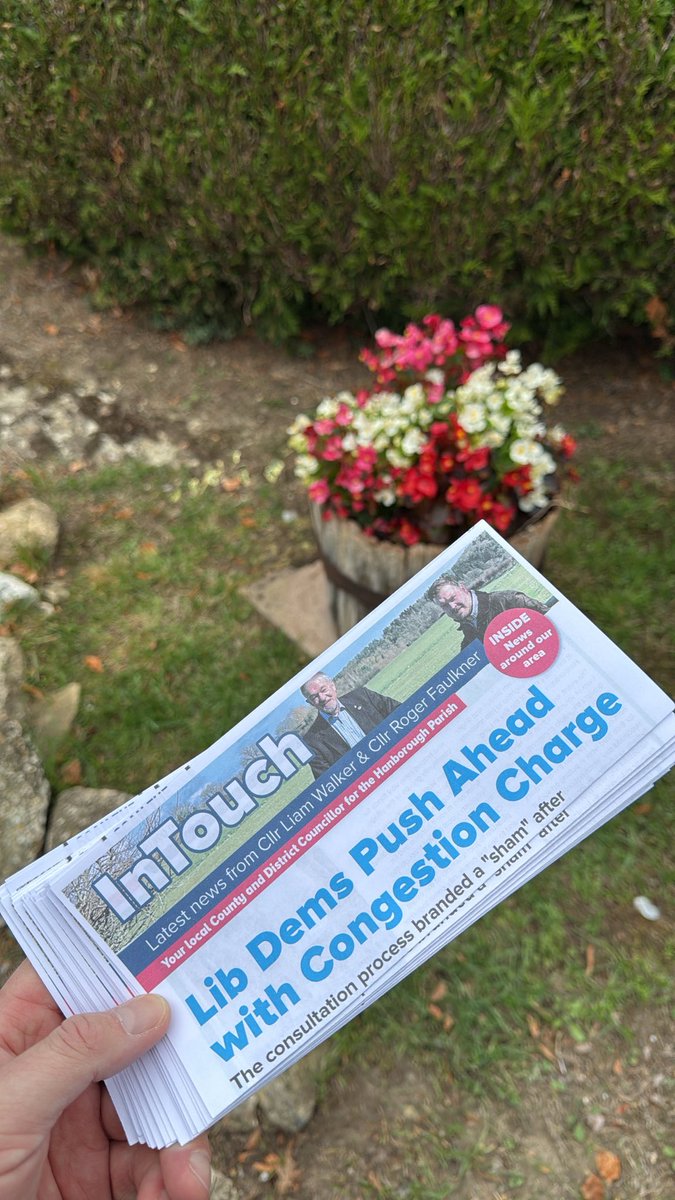 🚶🏼‍♂️📮 Getting them steps up campaigning in #LongHanborough this morning delivering our latest InTouch leaflet to residents. #WorkingHardAllYearRound