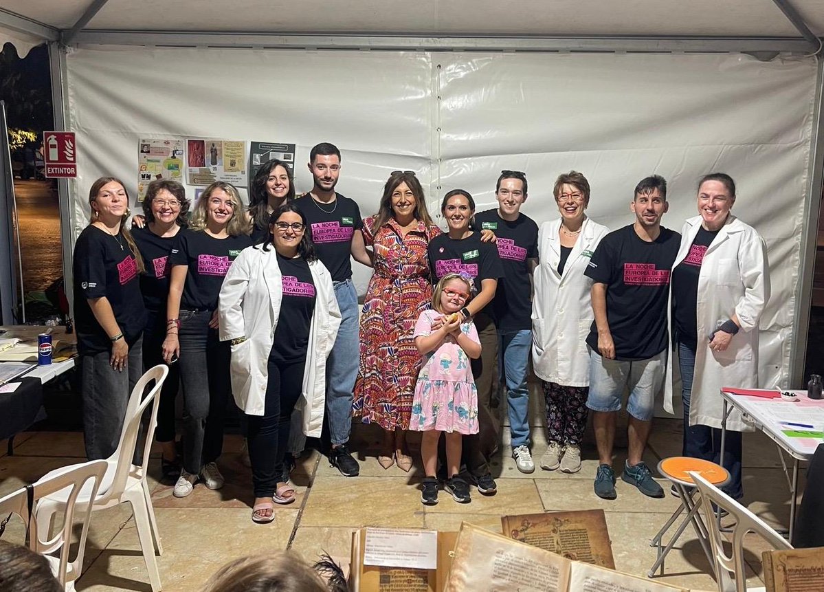 Filosofía y Letras (@letrasuma) on Twitter photo Como cada año <a href="/LetrasUma/">Filosofía y Letras</a> estuvo muy presente en la Noche Europea de los Investigadores que se celebró el pasado viernes mostrando a la sociedad malagueña la investigación de primer nivel que se realiza en nuestra Facultad.
#OrgulloLetras #NIGHTSpain Como cada año <a href="/LetrasUma/">Filosofía y Letras</a> estuvo muy presente en la Noche Europea de los Investigadores que se celebró el pasado viernes mostrando a la sociedad malagueña la investigación de primer nivel que se realiza en nuestra Facultad.
#OrgulloLetras #NIGHTSpain