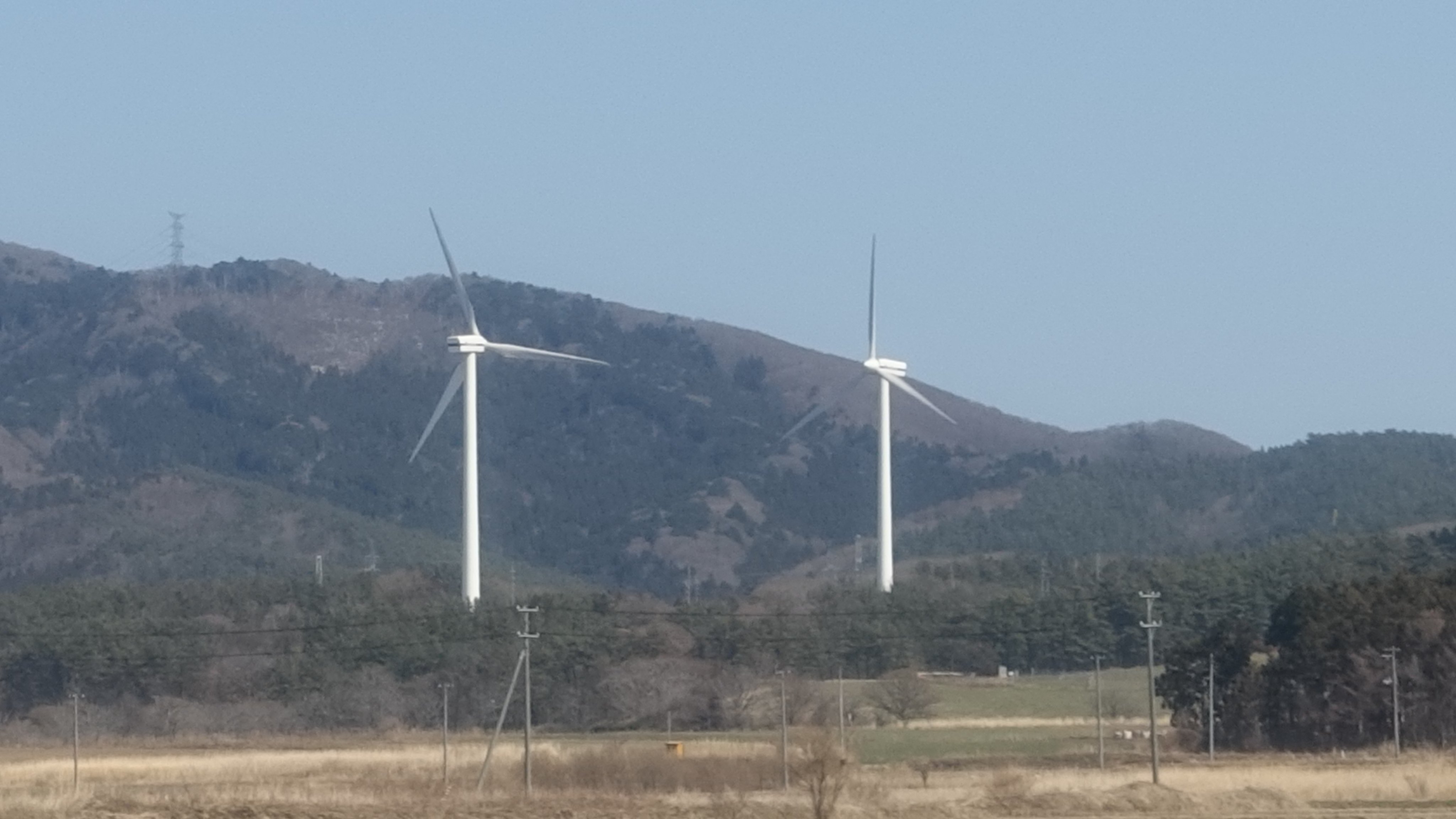 風車のある風景 231367-1-640x360.jpg