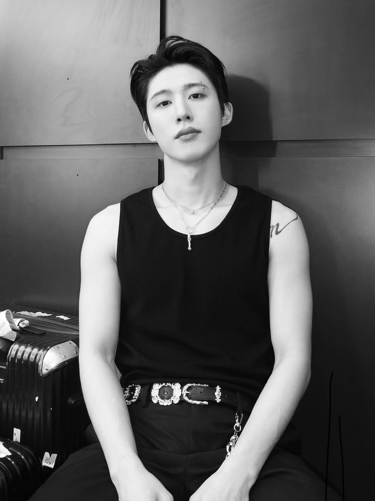 missDVIP92's tweet photo. His duality is crazy 😭😭😭 literally B.I vs Kim Hanbin https://t.co/kyI1tUlpSr