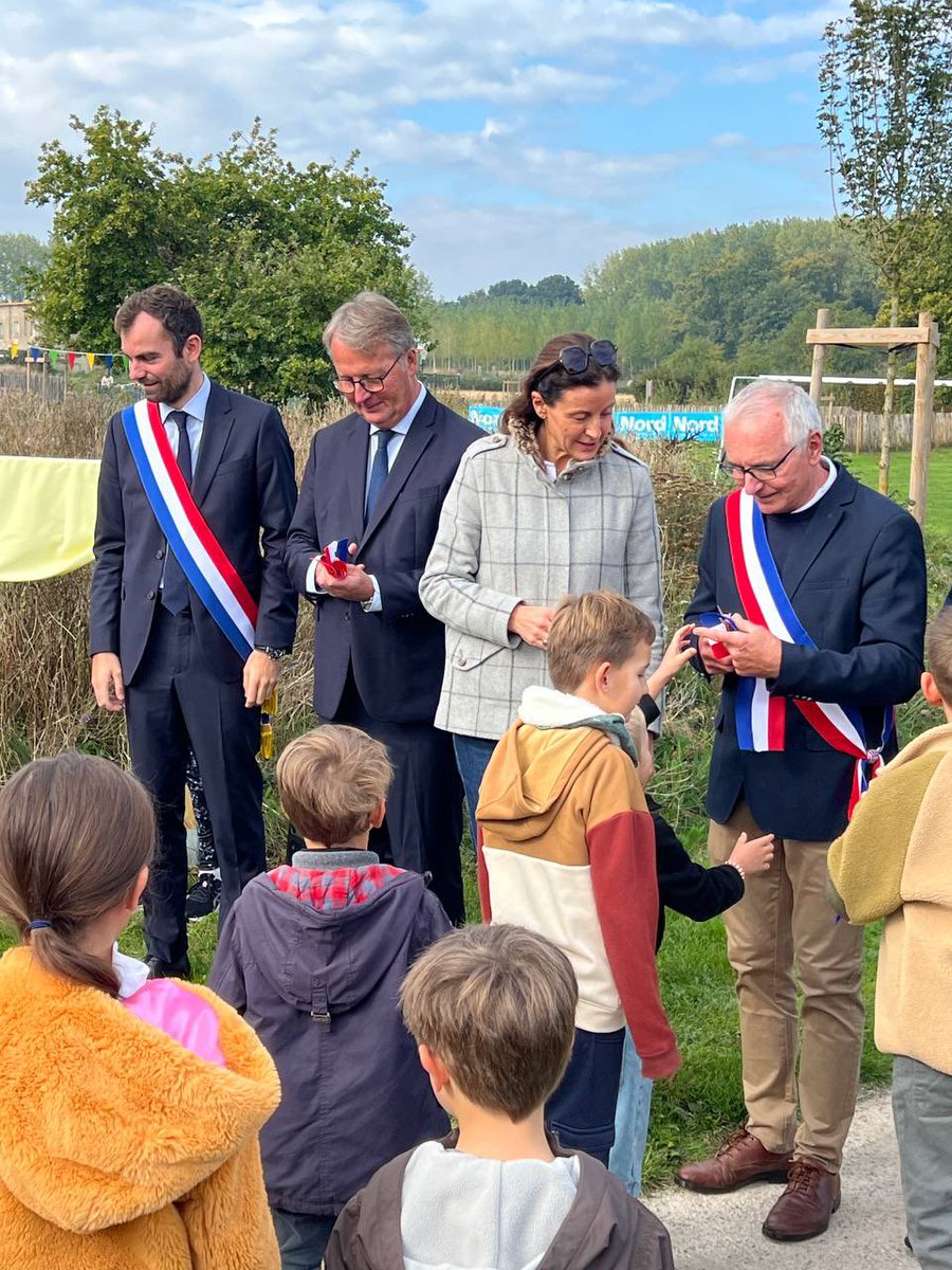Ce matin, inauguration à La Neuville du nouvel espace sportif « La Clé des Champs », aux côtés de Thierry Depoortere, maire de La Neuville, de <a href="/LucMONNET/">Luc MONNET</a>, conseiller départemental du Nord et de <a href="/JeanMoulliere/">Jean Moulliere</a>, député du Nord. 

🌳Avec son aire de jeux, sa tyrolienne, son