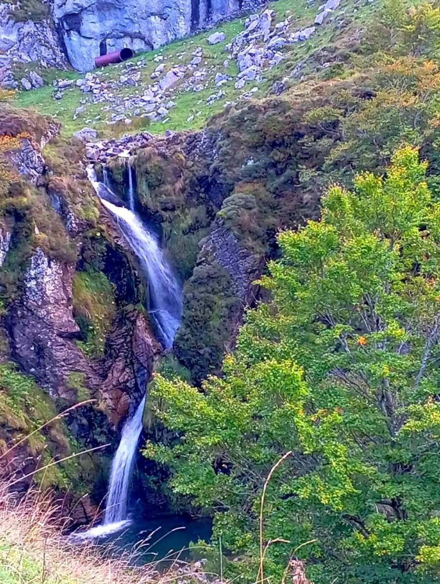Desde #Aller #Asturias, Feliz Día Mundial del Turismo !!
🙏Gracias a todas las personas que buscan en esta #tierra un lugar de sosiego disfrutando de nuestras rutas de montaña, gastronomía, patrimonio cultural o actividades invernales.
#DiaMundialDelTurismo #WorldTourismDay