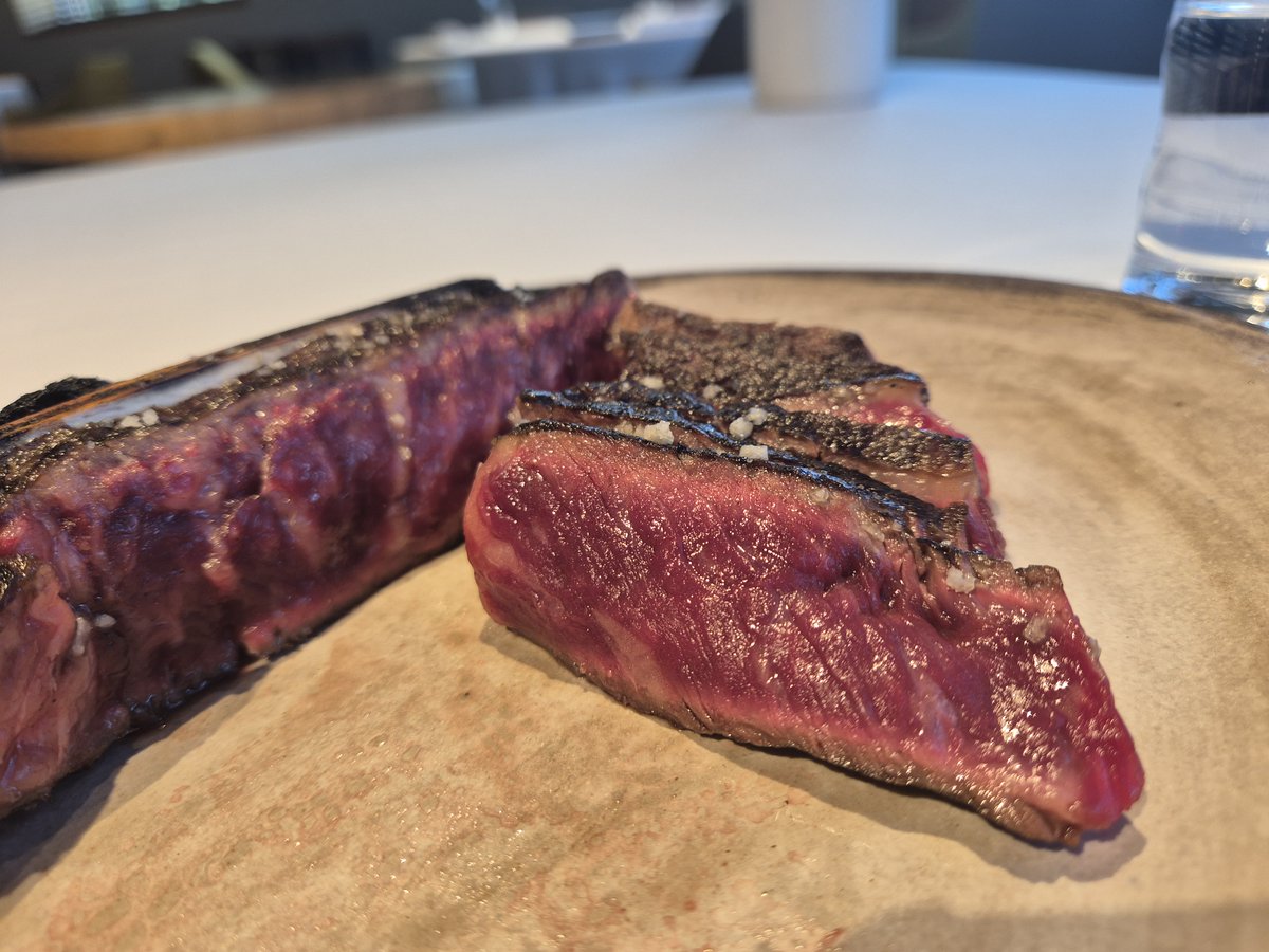 PhilippeRegol's tweet image. Mi post sobre #OPAZO #Padrón #Galiza ⭐️
El producto 10, la brasa perfecta y los sutiles toques de cocina q culminan el plato.
Un gran restaurante de los hermanos Vidal, Manuel en la sala y Óscar en la parrilla,un autodidacta q ha encontrado la excelencia 

tinyurl.com/mr2wubta