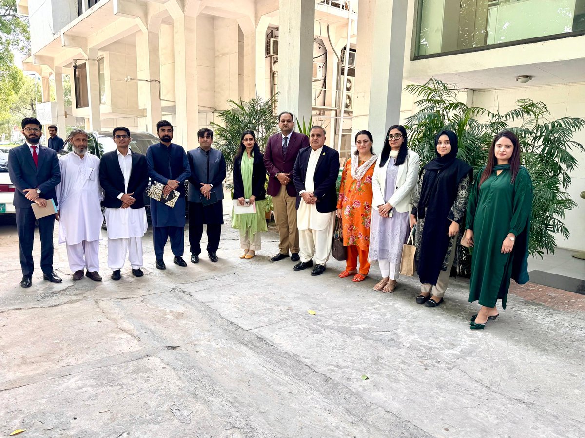 TawarePakistan's tweet image. Newly inducted Commerce &amp;amp; Trade civil servants visit Pakistan Textile Council 🇵🇰 to learn about challenges, opportunities &amp;amp; policy needs of Pakistan’s largest export sector.

#PakistanTextile #Trade #Commerce #Exports #Economy #CivilService #Policy #PITAD #Pakistan