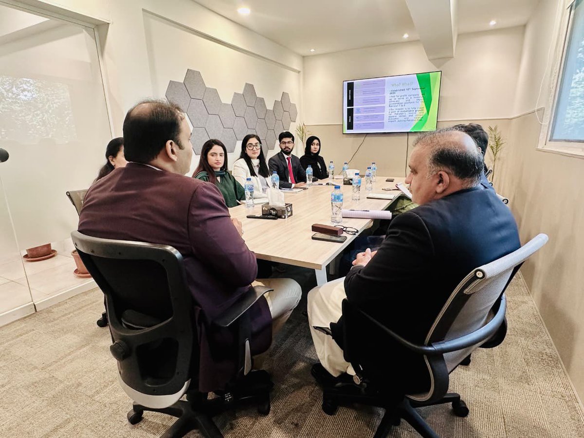 TawarePakistan's tweet image. Newly inducted Commerce &amp;amp; Trade civil servants visit Pakistan Textile Council 🇵🇰 to learn about challenges, opportunities &amp;amp; policy needs of Pakistan’s largest export sector.

#PakistanTextile #Trade #Commerce #Exports #Economy #CivilService #Policy #PITAD #Pakistan