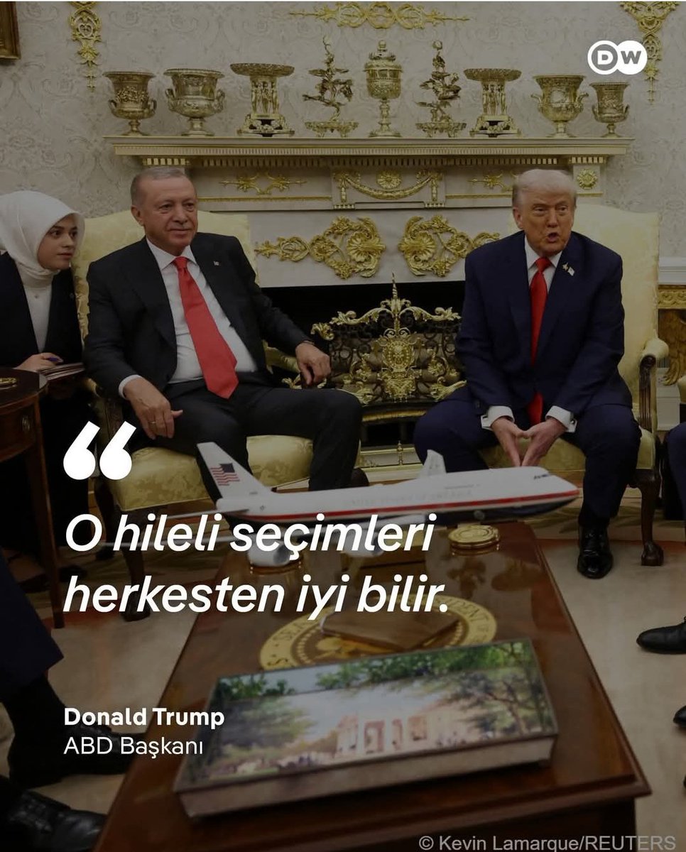 KeremAdim's tweet photo. Tramp ve Sahte Seçimler
53.060:1.717=30,9
Kenan Evren, Süleyman Demirel, Turgut Özal, Ahmet N.Sezer ve Abdullah Gül dönemlerinde "Cumhurbaşkanına Hakaret" dava toplamının %3000.9 katından daha fazla bu halka hakaret davası açıldı. Teampın "SahteSeçim" uzmalığı tanımına pardon https://t.co/N2GrCSAbCh