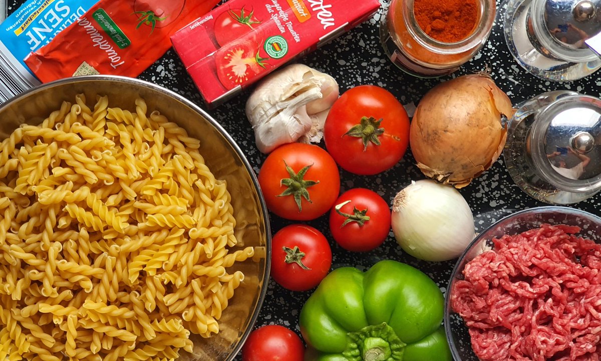 JurgenSpiess's tweet photo. #brochettekocht
#Paprika-#Tomaten #Haschee https://t.co/RxUSO0GyVb