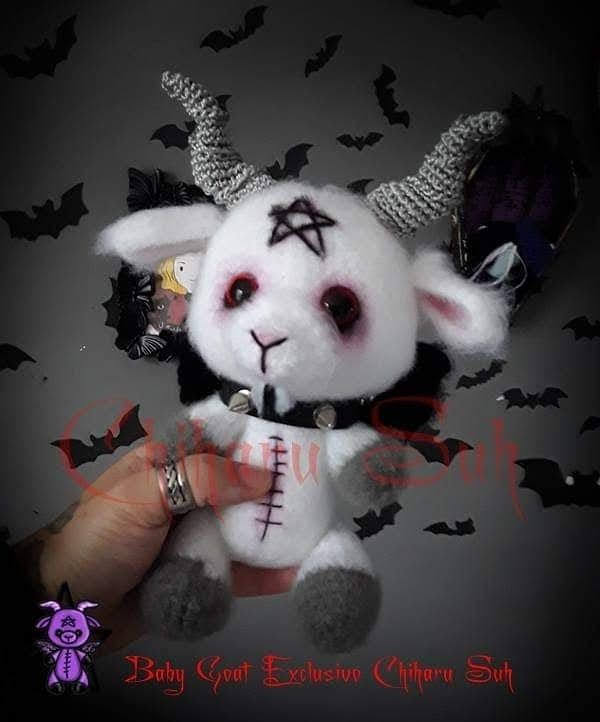 Так... гарбузки не треба нікому... ех... ну то може таке козеня сподобається? рилась в галереї і знайшла, моя мала колись зберегла. Готові до пекельного цапа? Зроблю із задоволенням під замовлення. Хочу, до речі, написати статтю про символіку кози і цапа в нашій міфології