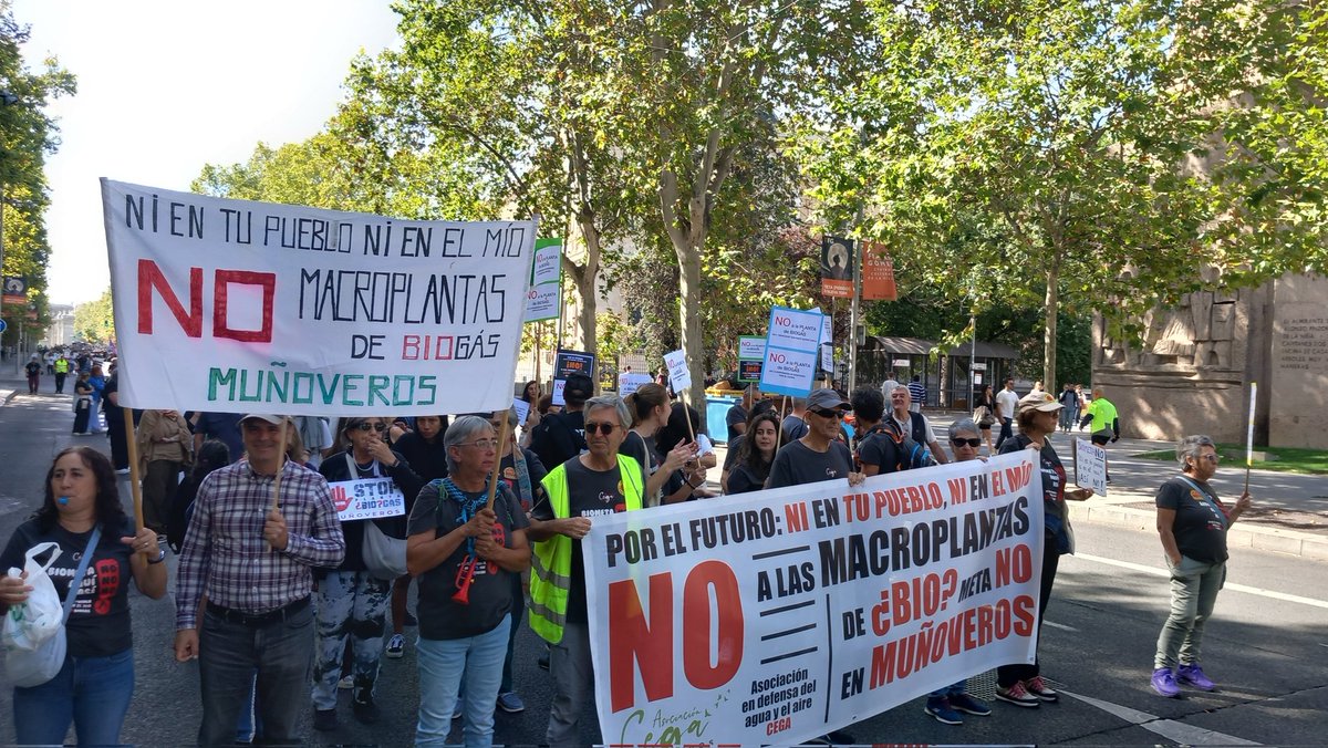 Marchamos por Serrano contra los proyectos extractivistas que asfixian nuestro medio rural.

Ni en tu pueblo ni en el mío, no a las macroplantas de biogas