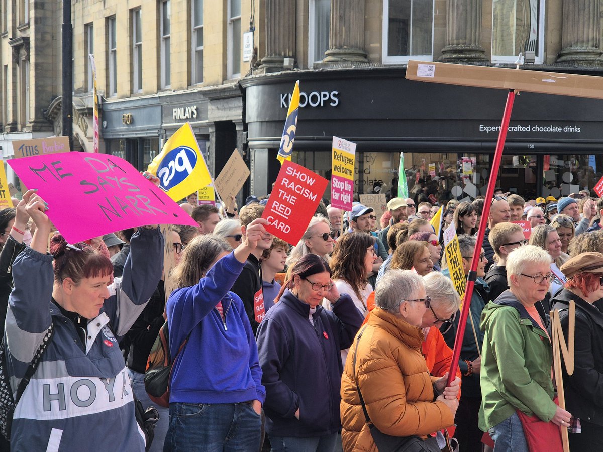 Geordies are Black and White!
Great turnout on the #antiracist Demo in #Newcastle.
#ShowRacismtheRedCard
