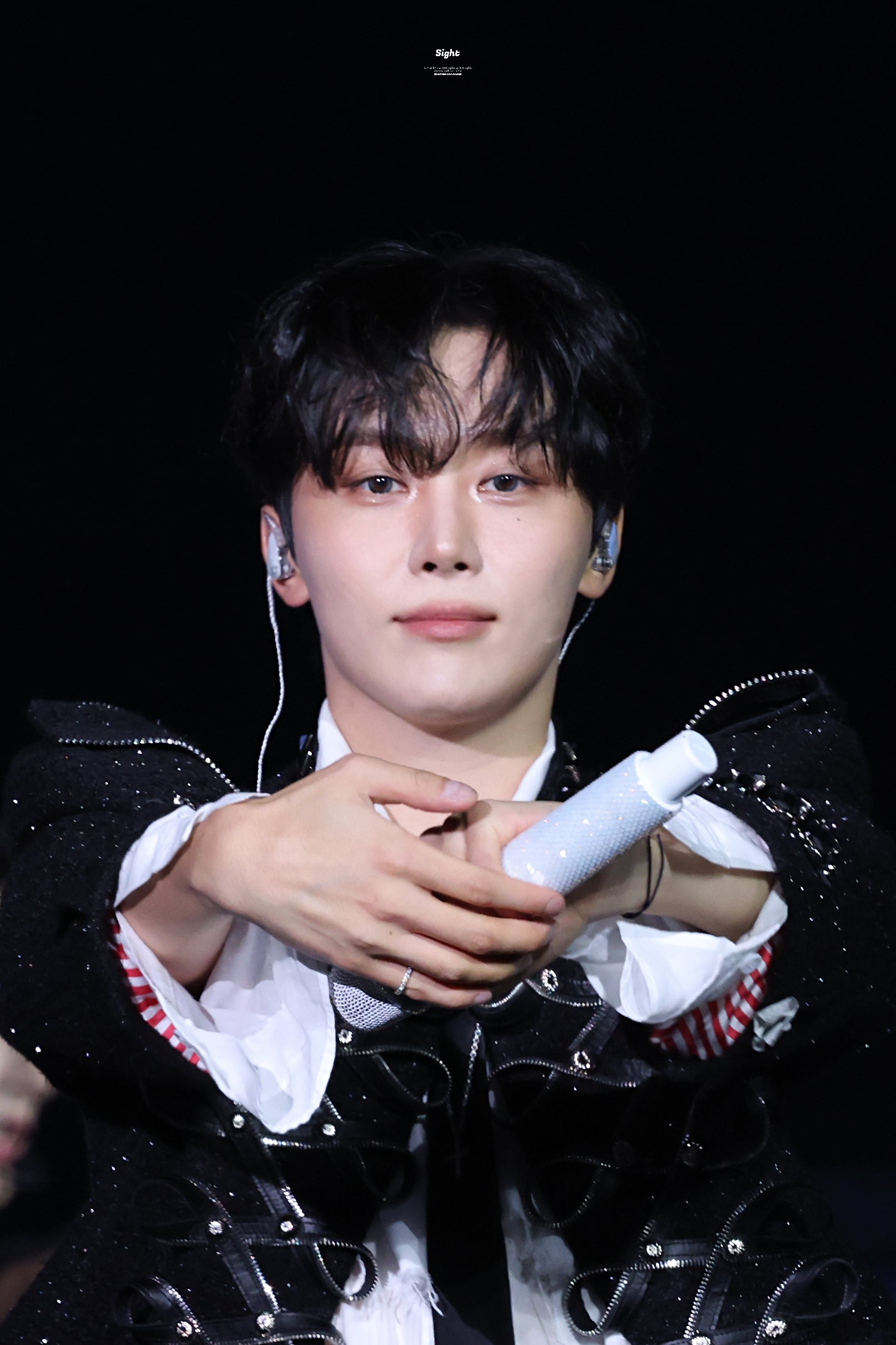 𝑠𝑖𝑔ℎ𝑡 on X: 