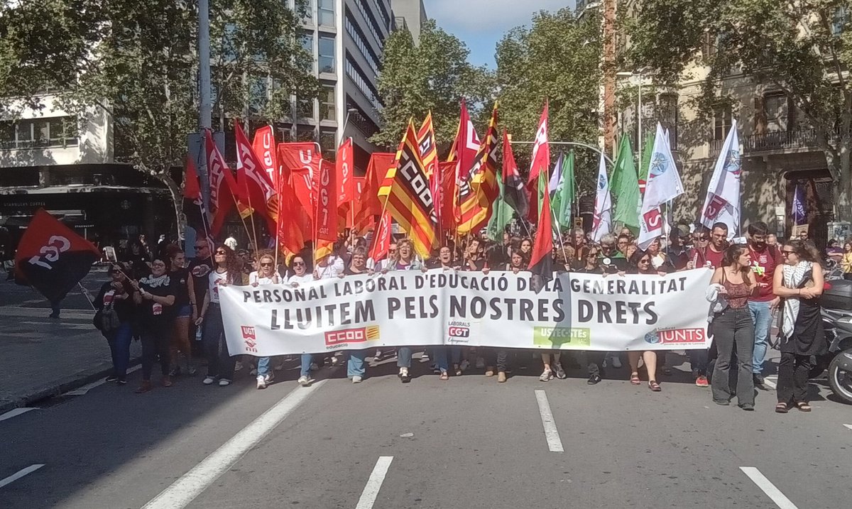 🔴⚫️Estem a la manifestació unitària del Personal d'Atenció Educativa, un dels col·lectius més precaritzats del sector educatiu 

🔴⚫️Davant la negativa a negociar d'<a href="/educaciocat/">Educació</a> sortim al carrer
#ReclassificacióJa
#ImPArablEs