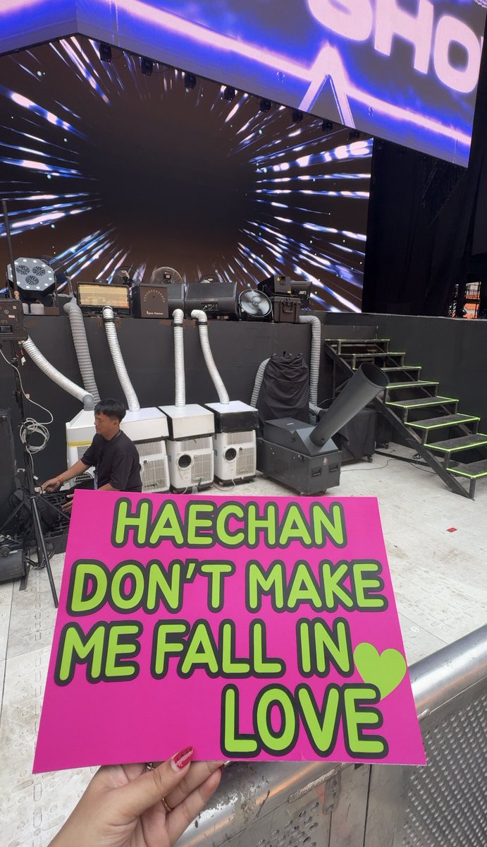 cosmislatte's tweet image. still with my “don’t make me fall in love” agenda lol

#tds4injakarta #HAECHAN #THEDREAMSHOW4_JAKARTA #THEDREAMSHOW4_IN_JAKARTA
