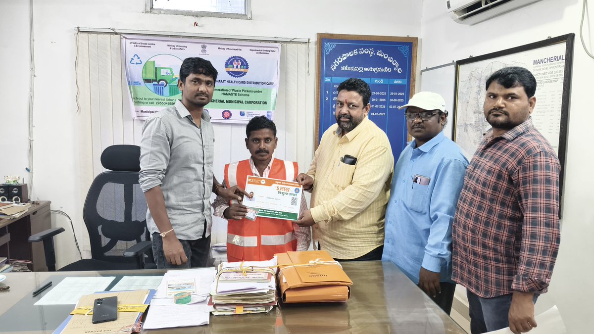 As Part of #SwachhataHiSeva2025 Distribution of Ayushman Bharat Health Cards under NAMASTE  in <a href="/MC_Mancherial/">Mancherial Municipal Corporation</a> 
#SHS2025 #Swachhotsav <a href="/SwachhBharatGov/">Swachh Bharat Urban</a> @SwachhBharat <a href="/MoHUA_India/">Ministry of Housing and Urban Affairs</a>  <a href="/MoJSDDWS/">Department of Drinking Water & Sanitation (#DDWS)</a> <a href="/tksreedevi/">TK Sreedevi</a> <a href="/cdmatelangana/">C&DMA</a> <a href="/RoopaMishra77/">Roopa Mishra</a> <a href="/TelanganaCMO/">Telangana CMO</a>