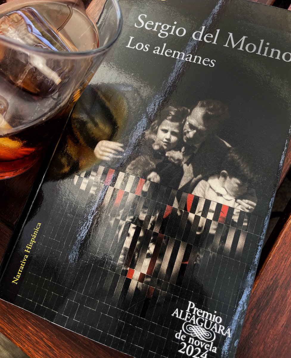 ‘Los alemanes’, de <a href="/sergiodelmolino/">Sergio del Molino</a>. Demoro lecturas y vinos que tardo en descorchar. Una mezcla de esperar el momento, expectativas y tiempo. Se han dado las tres y he disfrutado con una historia desconocida y una familia que carga con un pasado que no le corresponde. ¿O sí?