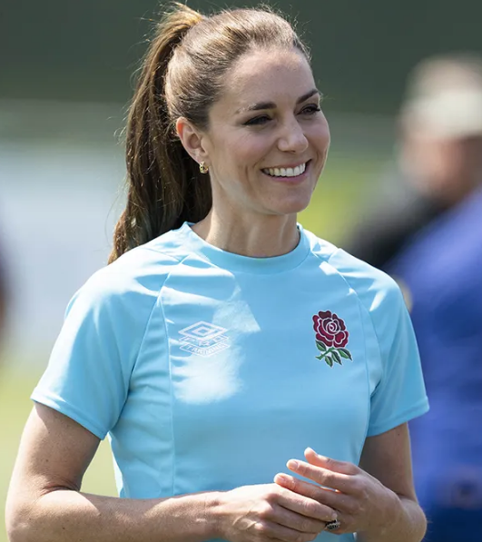 christo34036850's tweet image. Red Rose Ready #BossIt 🇬🇧 ♔HRH #VOGUE #Fashionista #frockingFabulous #FutureQueen #queenbee #PrincessofWales #CatherinePrincessOfWales #PrincessCatherine #muse #RoyalFamily #iconic #Britishvogue #GHD #elegance #WeekendVibes 🐝@RedRosesRugby