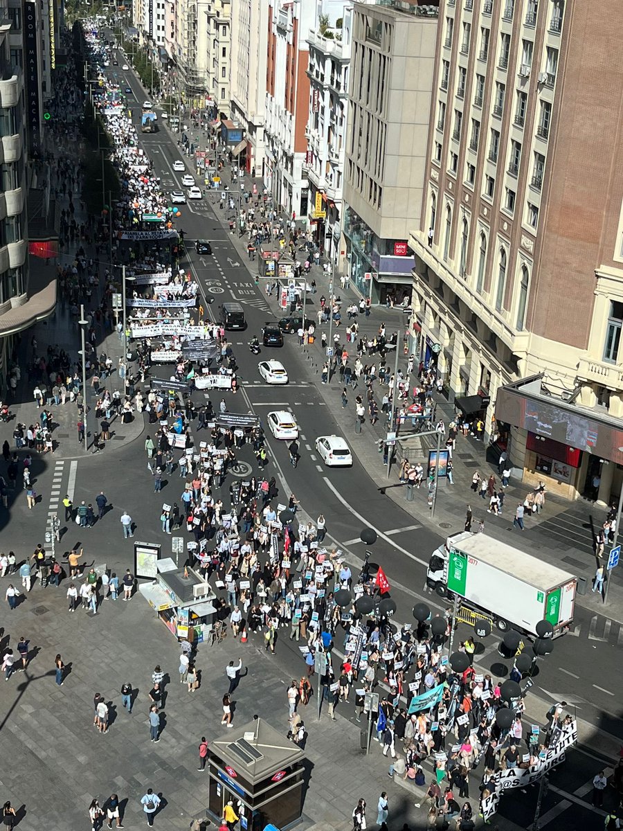 Éxito arrollador, se superan nuestras previsiones los compañeros se han volcado como no podía ser de otra manera, más de 20.000 personas 
Gracias!!!!
#Pasarela1x1AlRetaParaTodos 
<a href="/MovimientoJ2/">@Movimiento#J2</a>