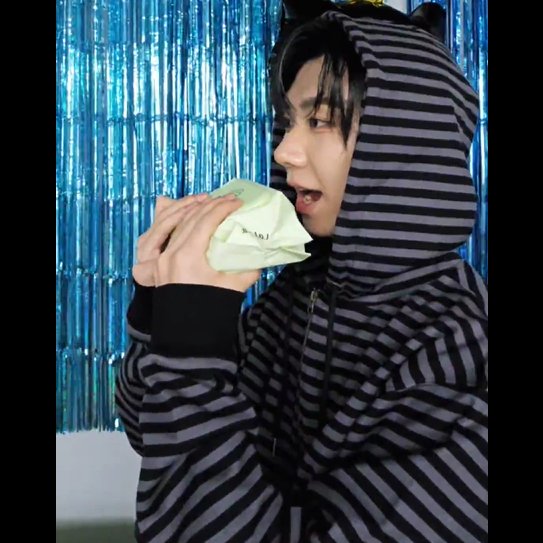 hourly hya | ia (@hourlyhya) on Twitter photo WE                                BLINKED WE                                BLINKED