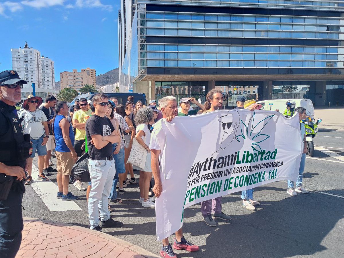 Comienza la marcha para pedir la libertad de nuestro compañero #AythamiLibrrtad
Condenado a 5 años sin pruebas, ya que fueron destruidas por la <a href="/policia/">Policía Nacional</a> antes del juicio imposibilitando el contraanálisis del perito de la defensa (y el acta de la destrucción tampoco aparece).