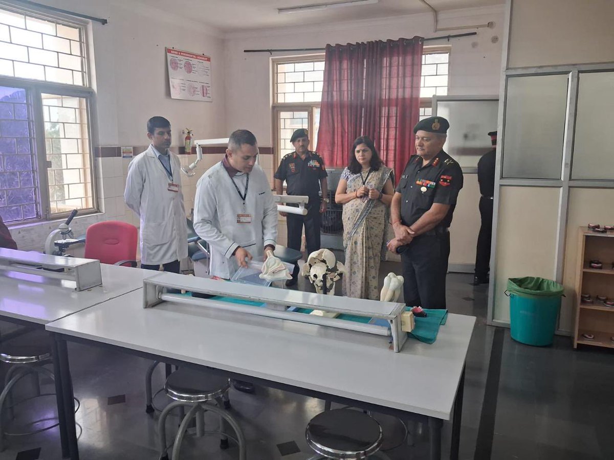 ACDSHyd's tweet image. Maj Gen RS Vats, Comdt CMDC &amp;amp; Comdt Dental Adviser (SC), visited the College today. He commended the institution for its academic excellence, progressive initiatives, and the delivery of advanced dental care to patients. #CommitmentToExcellence #DentalCare #ACDSHyd