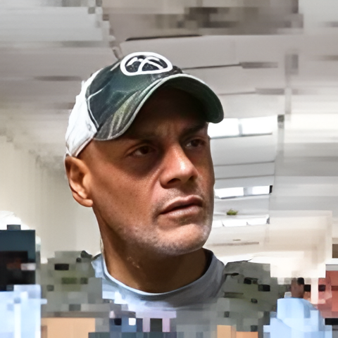 _IAmKye's tweet photo. @Moseedoates @MarkAll52953208 @elaadeliahu Looks like the same guy, background looks like a similar sort of location. https://t.co/sUsp6GnbvA