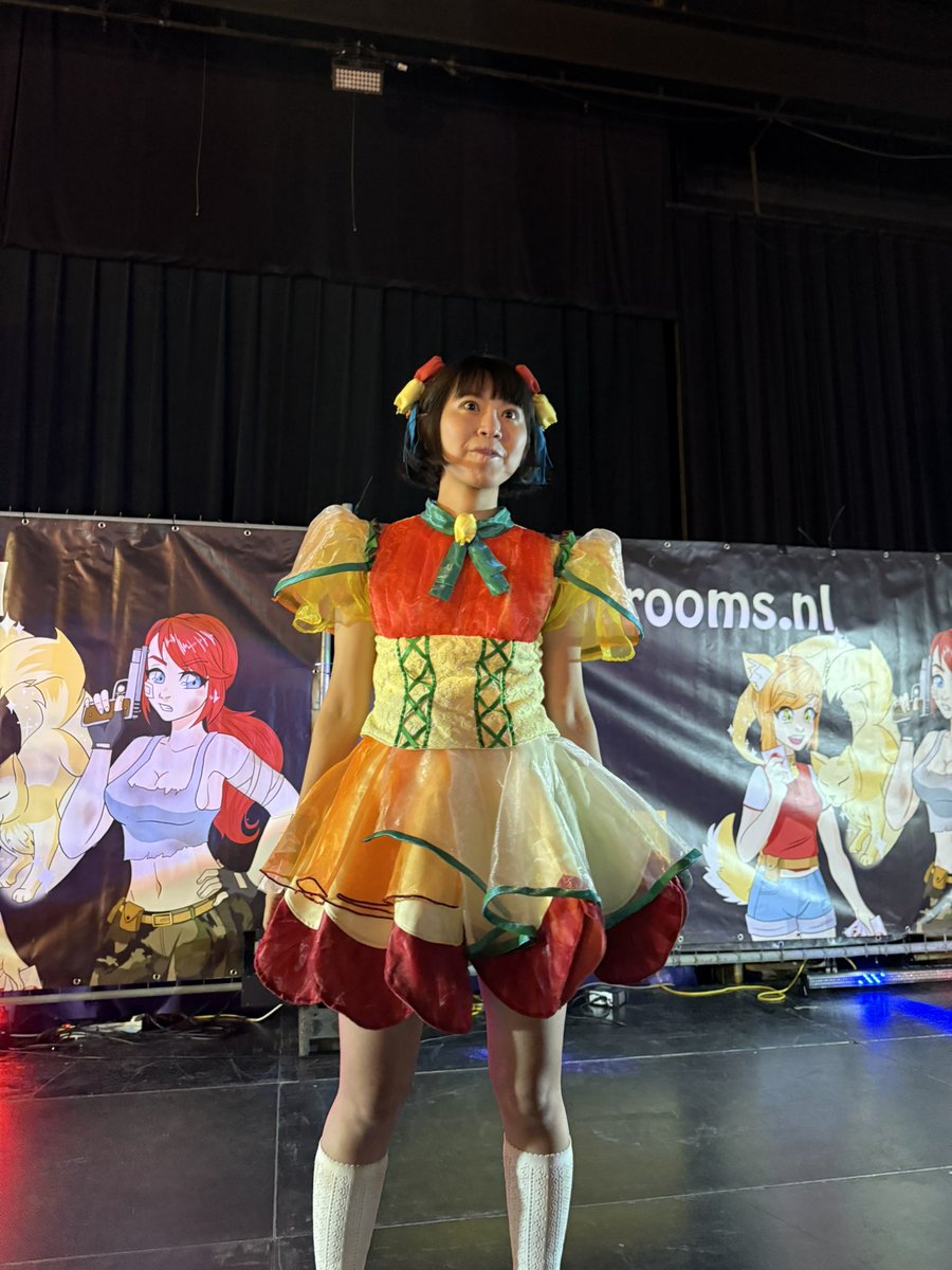 andrepicopiyo's tweet image. Yurapico’s first of five performances at Tomofair this weekend

Setlist (as far as I remember…)
1. Moment
2. Precious
3. Brand New Day
4. Yurapico Symphony 
5. Rain
6. Ikiteiku