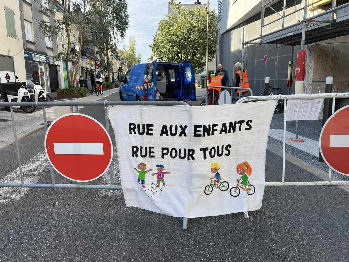 Après Ousse des Bois la semaine dernière, place à une nouvelle #RueAuxEnfants ce samedi rue Carnot 🌞
Un moment convivial porté par <a href="/pauavelo/">Pau à vélo 🚲</a> avec de nombreuses associations partenaires, pour partager la ville autrement.
<a href="/Ville_Pau/">Pau, Capitale Humaine</a>