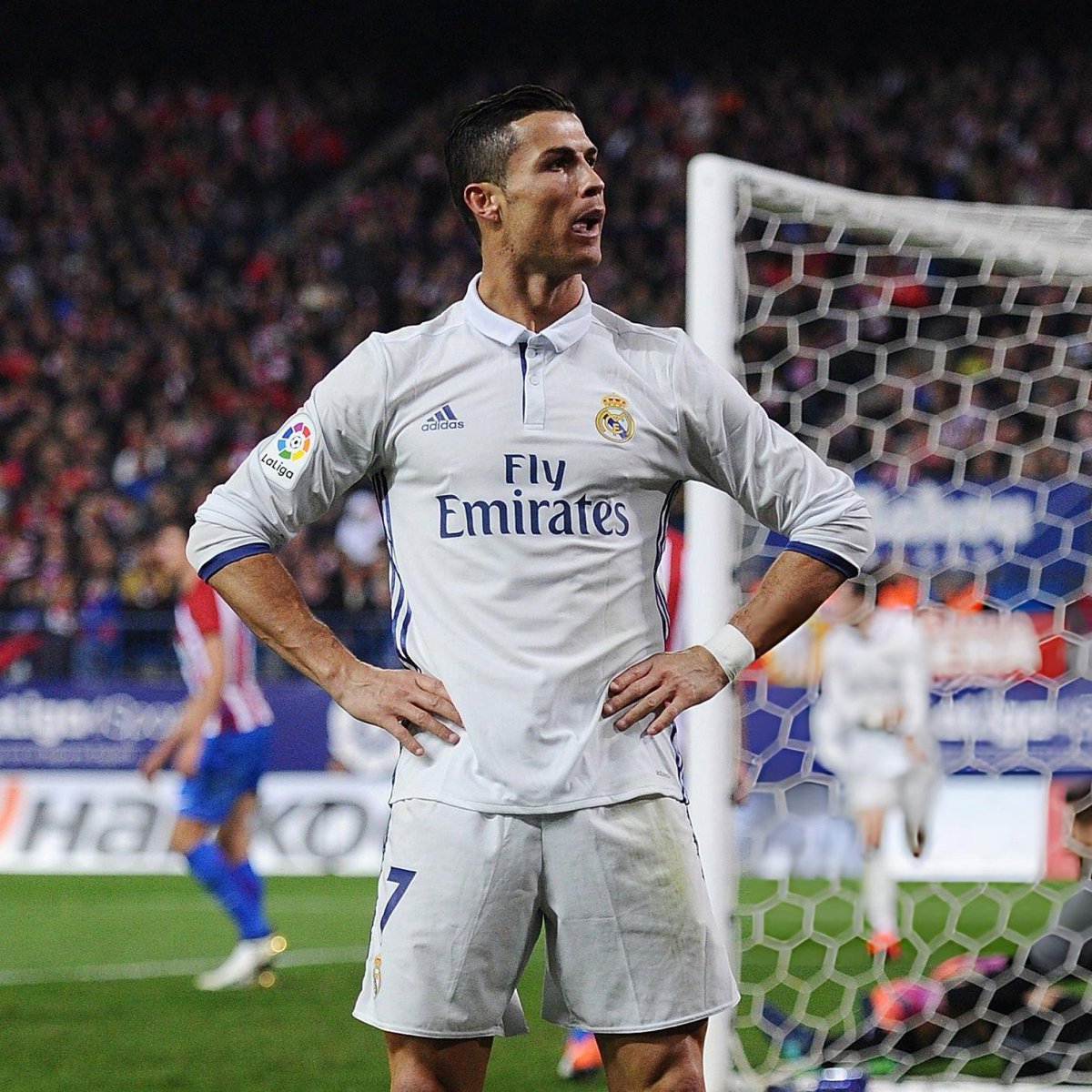 🚨 تــــاريـخــي وللـتاريـــخ 🚨🚨🚨🚨

الأسطورة كريستيانو رونالدو هو الهداف التاريخي لديربي مدريد في جميع المسابقات — 22 هدف 🤍🤯