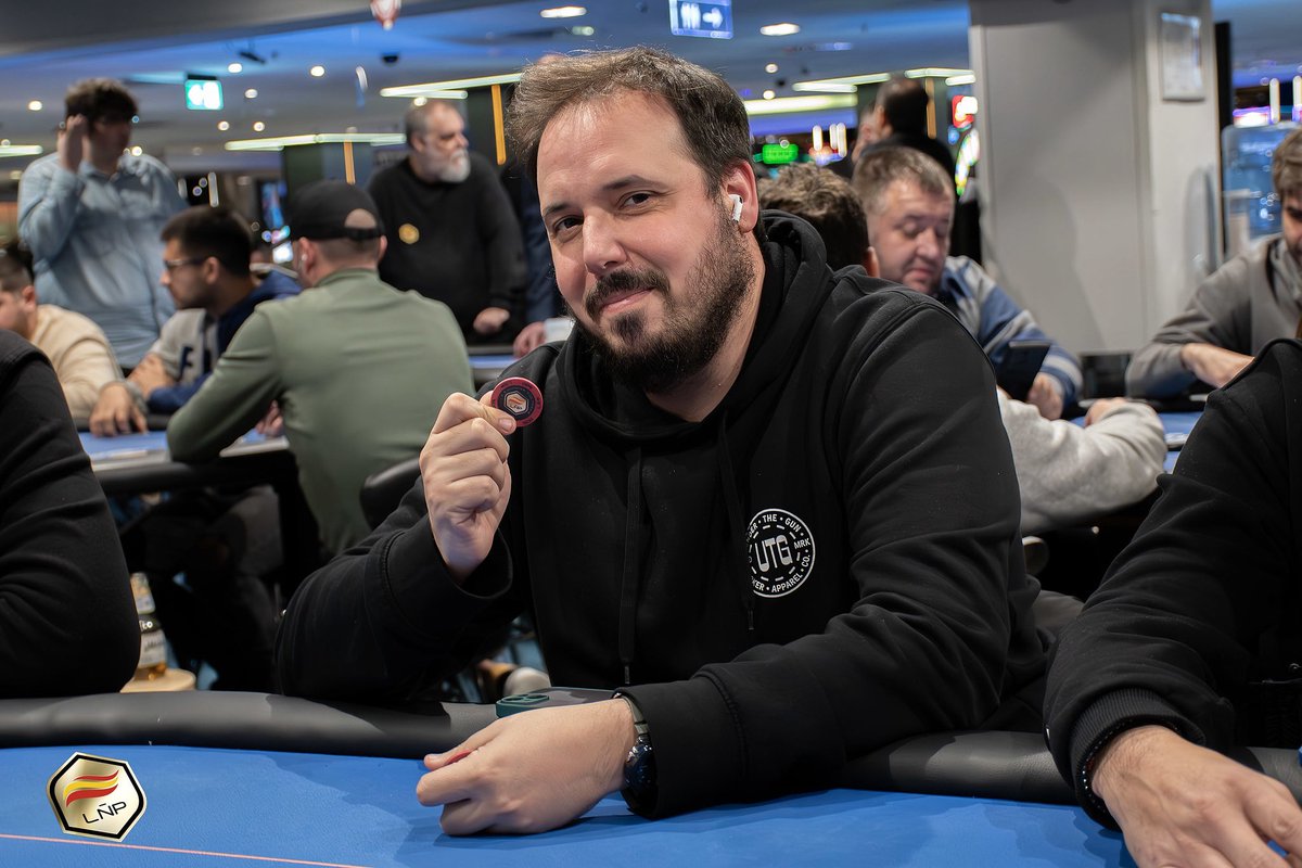 ¿Jugar ocultándose el rostro? ¿Sí o no?
Mañana lo debatimos con <a href="/pokerlamancha/">Abraham “Tomellosero”</a> @sebipoker y <a href="/crespix/">Adrián Crespo</a>

Estrenamos #ElRincónDeSebi con <a href="/SebiPoker/">Sebi</a> 
Esta semana, como afrontar un evento en vivo, desde una perspectiva recreacional y profesional.

Actualidad y conexiones con eventos.