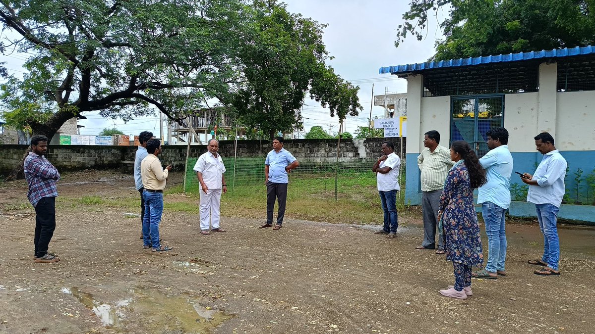 సోమవారం జరగబోయే సద్దుల బతుకుమ్మ పండగ ఏర్పాట్లను గౌరవ కమీషనర్ గారు బతుకమ్మ ఆడు ప్రదేశాలను పర్యవేక్షించి తొందరగా పనులు పూర్తి చేయాలని సిబ్బందికి ఆదేశాలు జారీ చేయడం జరిగింది.
<a href="/cdmatelangana/">C&DMA</a> 
<a href="/SwachhBharatGov/">Swachh Bharat Urban</a> 
<a href="/Collector_KNR/">Collector Karimnagar District</a> 
<a href="/aclb_knr/">Additional Collector LB Karimnagar</a> 
<a href="/TelanganaCMO/">Telangana CMO</a> 
<a href="/MoHUA_India/">Ministry of Housing and Urban Affairs</a>