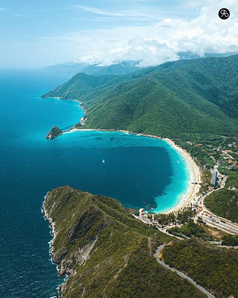 GianlucaCoccon1's tweet image. Hermosa panorámica 
BAHÍA DE CATA, CATICA abrazadas por hermoso Parque Nacional Henri Pittier y bañadas por el inmenso Caribe VENEZOLANO 🇻🇪🇻🇪🇻🇪🇻🇪🇻🇪🇻🇪🇻🇪🇻🇪🇻🇪🇻🇪🇻🇪🇻🇪
📸 @visualsaab