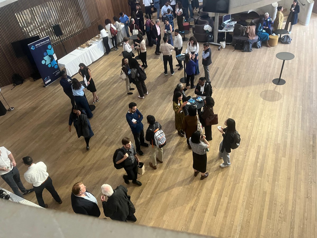 IsaacEkundayo_'s tweet photo. Shortly after my #GapSummit experience, I had the privilege of attending the @WWHGlobalEd at the @BlavatnikSchool, University of Oxford. https://t.co/NrE1n4UTME